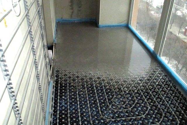 Espessura da betonilha de aquecimento sob o piso acima do tubo