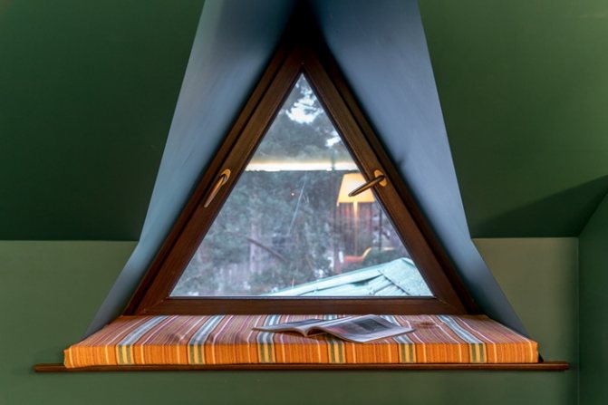Fenêtre triangulaire en plastique