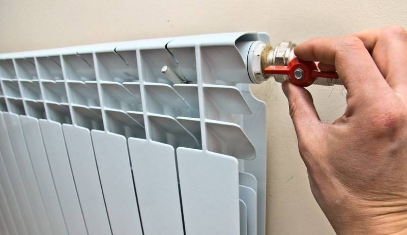 Évacuation de l'air du système de chauffage : comment le sas est libéré