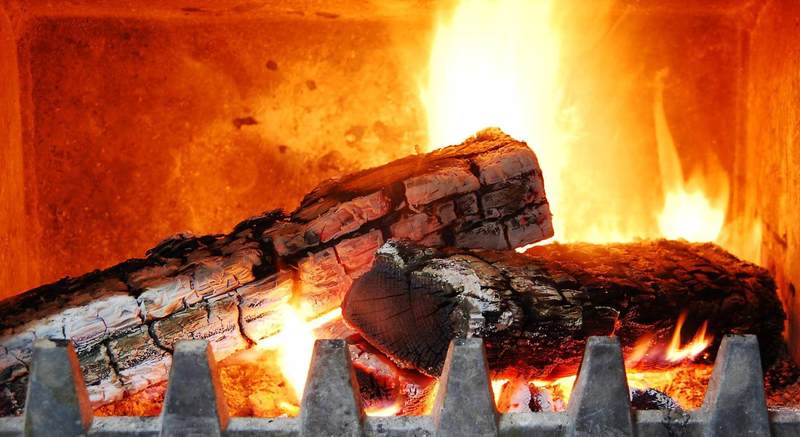 Kohle, Brennholz, Brennstoffbriketts: Wie heizt man einen Festbrennstoffkessel?