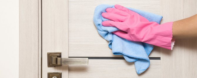 Entretien des portes avec film PVC