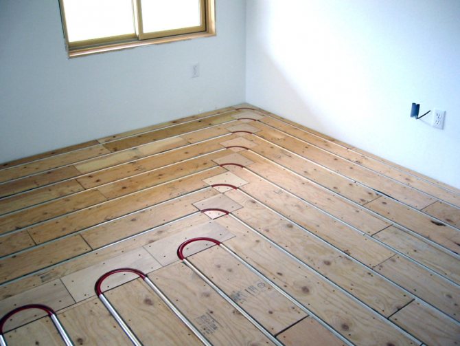 Installation de chauffage par le sol sous planche de parquet