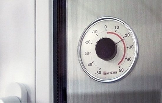 Pencerede dış mekan termometresi