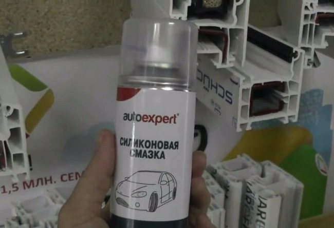 Spray lubrifiant silicone universel pour vitres