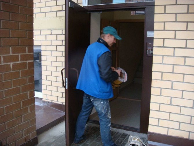 Installation de la porte d'entrée