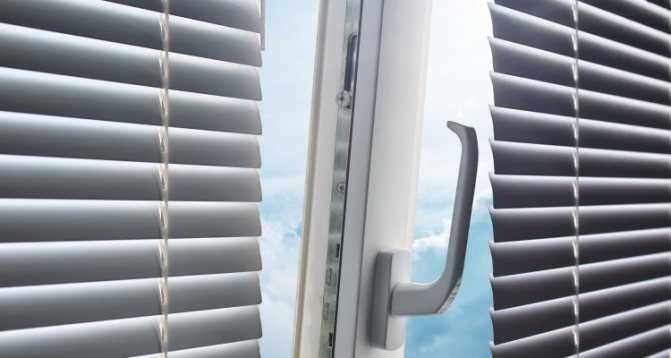 Einbau des Lüftungsventils in den Griff am Fenster