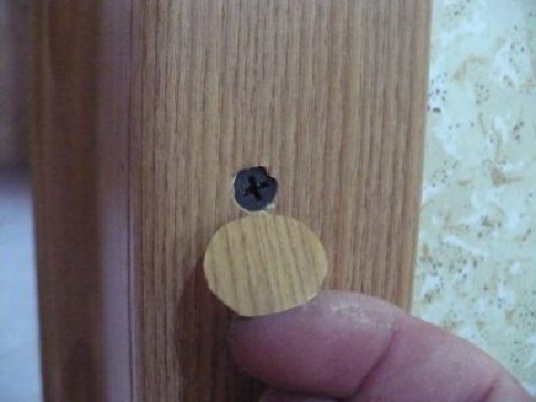 Installation de plateaux sur les portes intérieures: largeur, combien vous en avez besoin, comment le clouer correctement