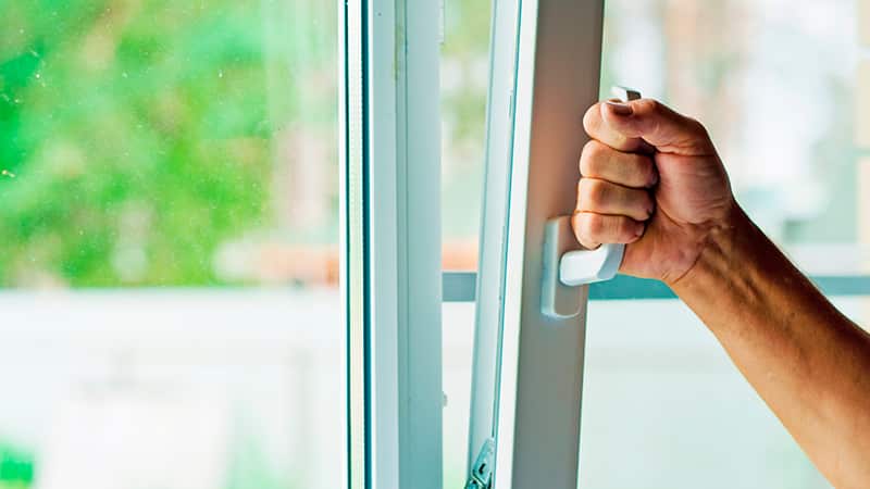 Installer les fenêtres sur le balcon de vos propres mains
