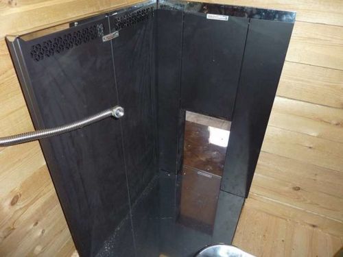 Installation d'un poêle dans un bain public sur un plancher en bois: instructions étape par étape