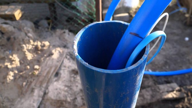 Einbau einer Tauchpumpe in einen Brunnen
