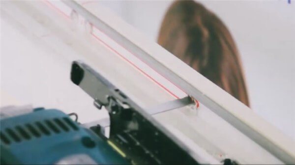 Installation der Versorgungslüftung mit Rahmenfräsen