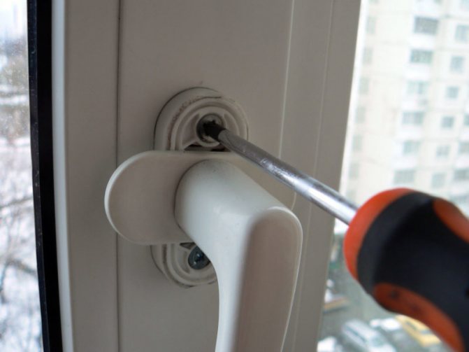 Installation eines Griffs mit einem Ventil zur Belüftung