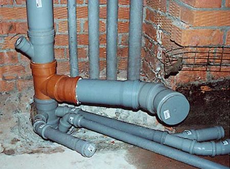 Bouchon installé sur le tuyau d'égout