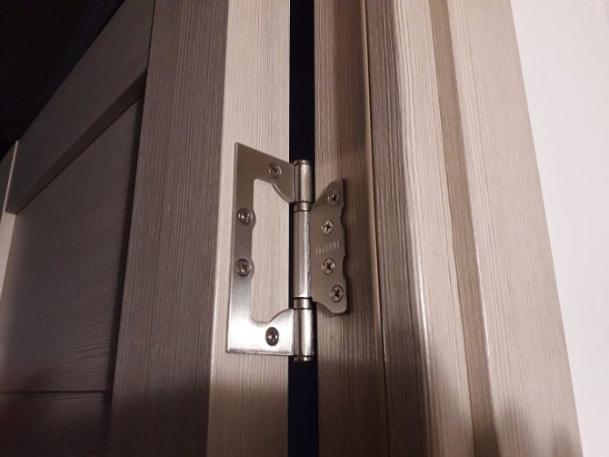 Charnières installées