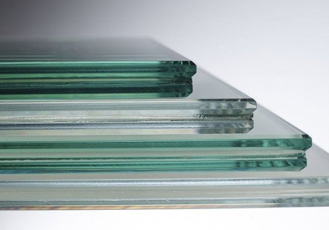 Types de dispositifs de fenêtre en plastique de verre