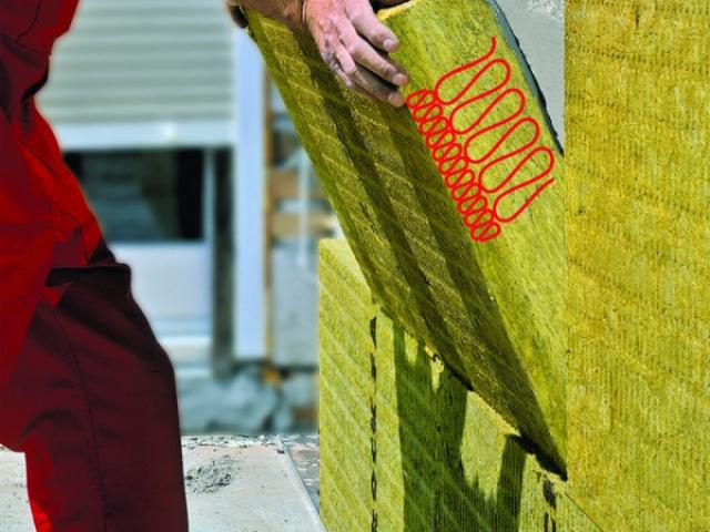 Isolation des maisons avec de la laine minérale