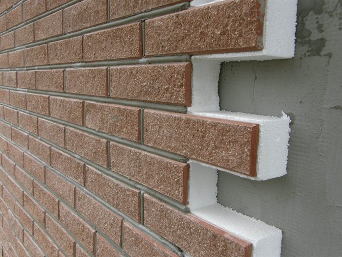 Isolation de la façade de la maison avec du polystyrène - photo 12