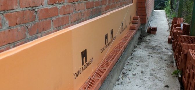 Isolierung eines Backsteinhauses