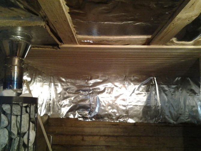 isolation du plafond dans le hammam d'un bain