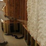 Isoler les murs d'une maison en bois par l'intérieur : tout ce qu'il faut savoir