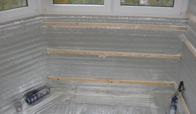 Isolierung von Wänden und Ecken auf dem Balkon