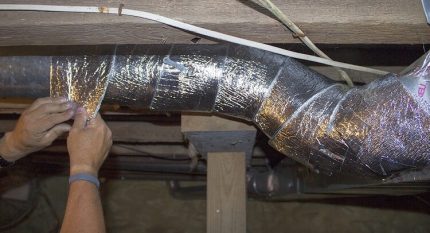 Isolamento térmico do tubo com fita de isolamento térmico folhada