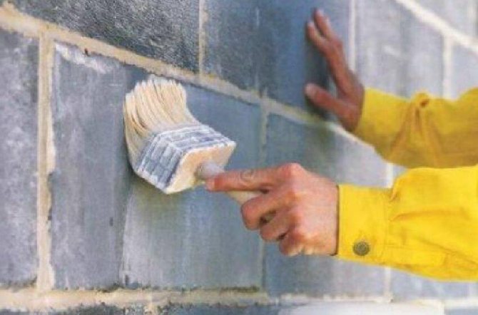 Isolation des murs avec du polystyrène à l'extérieur = apprêt des murs