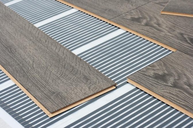 Isolation pour un stratifié sur un sol en béton: types et installation