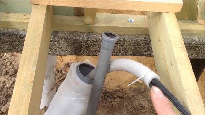 Wasserleitungen im Haus sollten an Stellen isoliert werden, an denen die Temperatur im Winter unter Null liegt.