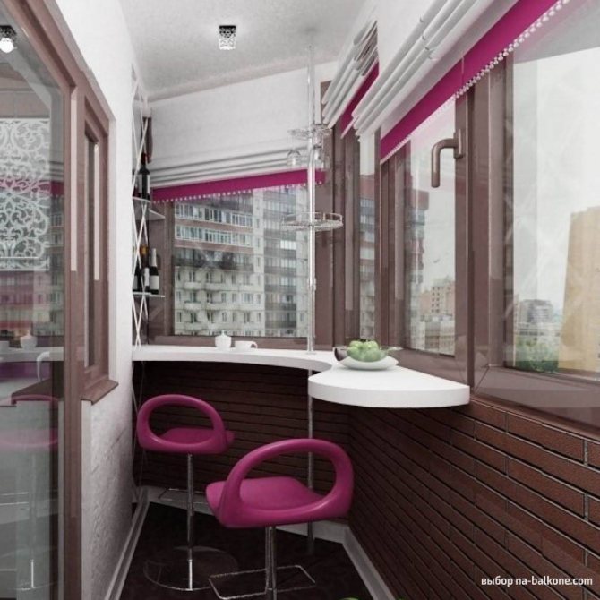 Jardin d'hiver confortable sur la loggia
