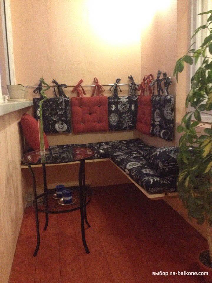 Jardin d'hiver confortable sur la loggia