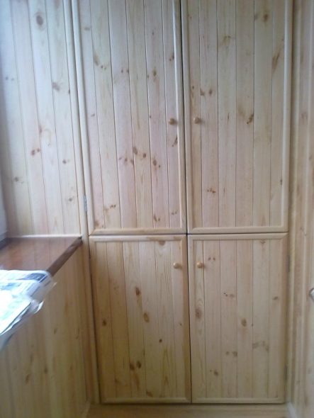 armoire étroite