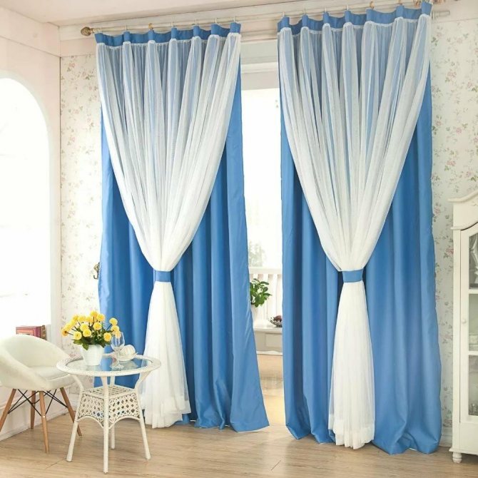 Nas cortinas da sala