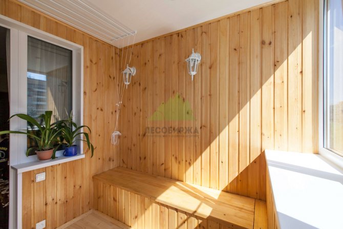 doublure à l'intérieur de la loggia