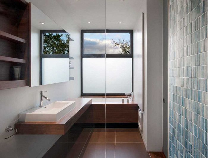 option d'un beau style de salle de bain avec une fenêtre