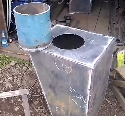 Заваряваме парче тръба вътре в тялото на пещта