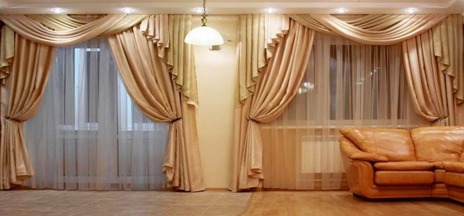 Choisir la taille des rideaux dans le salon
