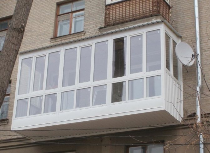 Der Auslegerrahmen verdoppelt fast den Balkon