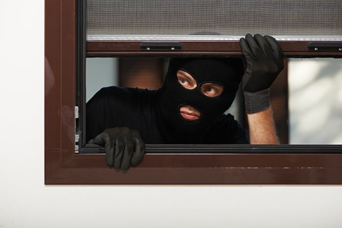 Pirater une fenêtre par un criminel