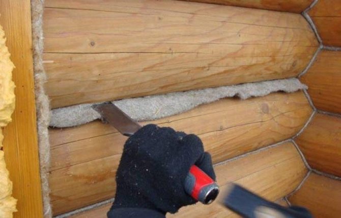 Nous fermons les coutures avec du jute