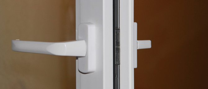 Remplacement et réparation de la poignée de porte de balcon avec une garantie