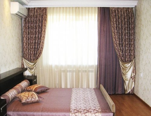 Yatak odası için astarlı perdeler