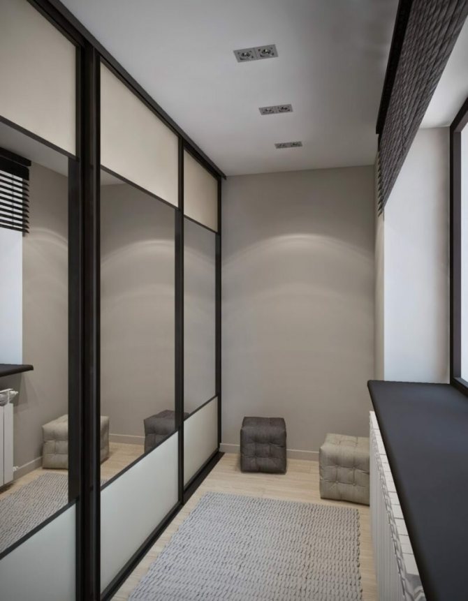 Armoire de toilette sur loggia spacieuse