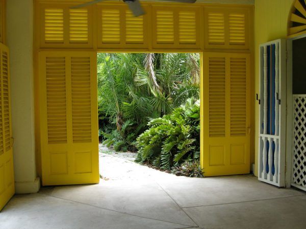 Portes à persiennes