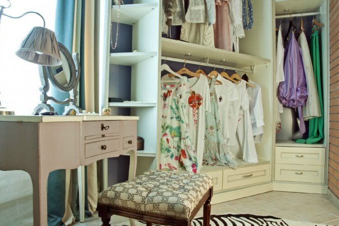 Vestiaire des femmes sur une grande loggia